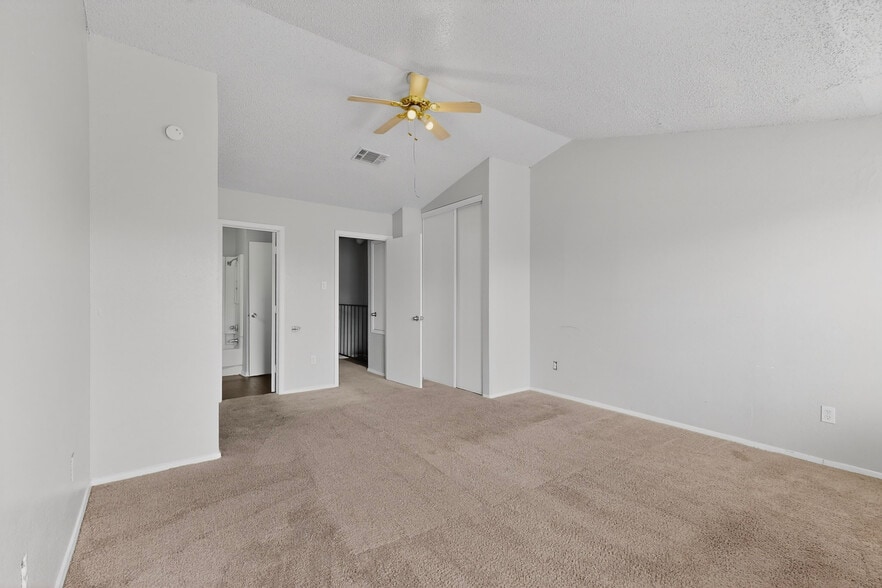 Building Photo - 9467 Olde Towne Row