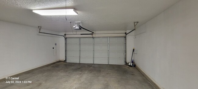 Building Photo - IMPRESSIVE LARGE HOME IN NORTHEAST CLOVIS