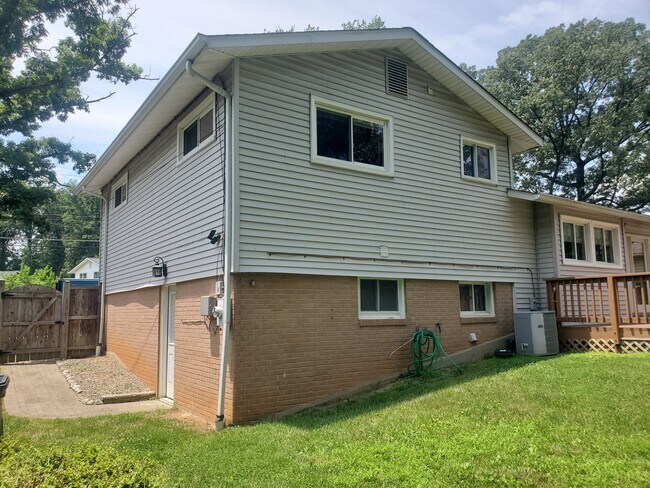 Building Photo - 4517 Mayfield Dr