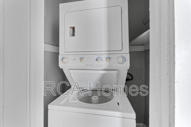 Building Photo - 412 N Bradley Ave