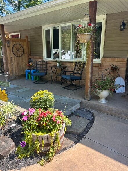 Building Photo - 2043 Quarry Rd