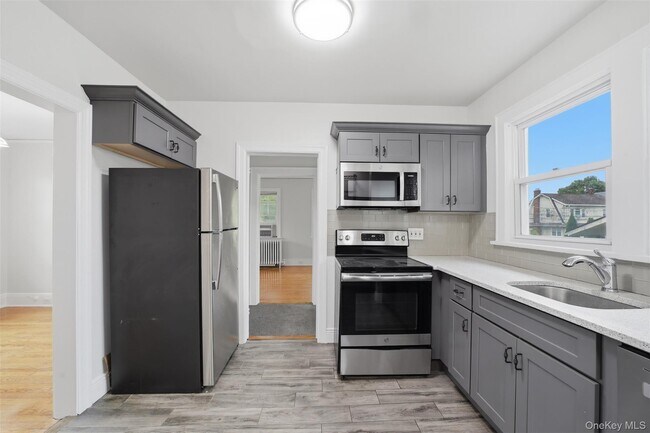 Building Photo - 49 Sylvan Pl