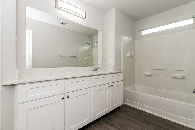 Building Photo - 5802 Santa Bernadetta