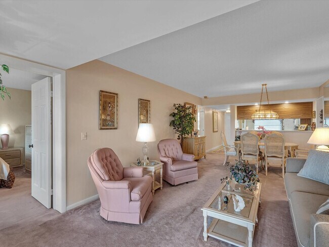 Building Photo - 6049 Balboa Cir