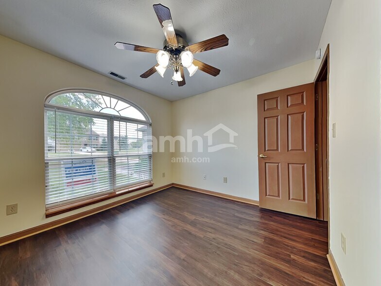 Building Photo - 511 Zephyr Way