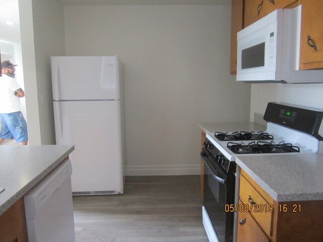 Building Photo - IMMACULATE DUPLEX - GREAT LOCATION