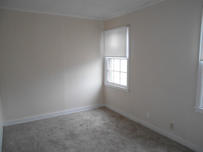 Building Photo - 3865 Roseberry St