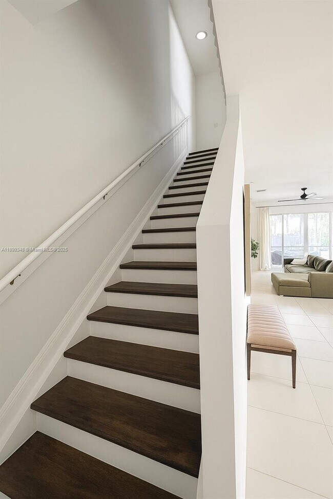 Building Photo - 1139 NE 3rd Ave