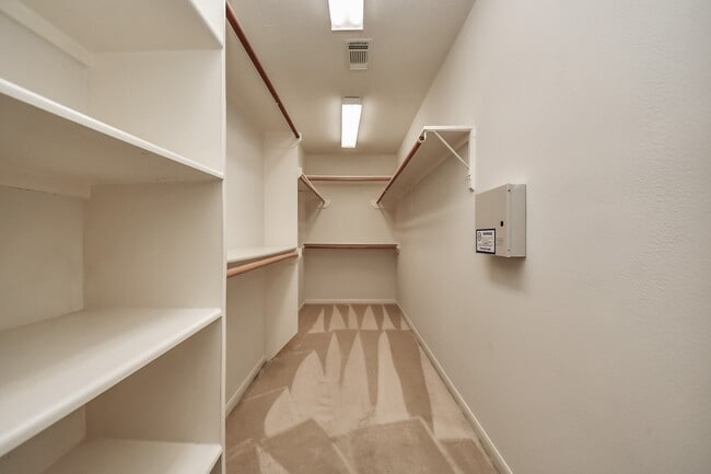 Building Photo - 1123 Spinnaker Way