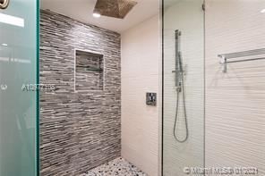 Building Photo - 2 br, 2 bath Condo - 725 NE 22nd St Apt 17F