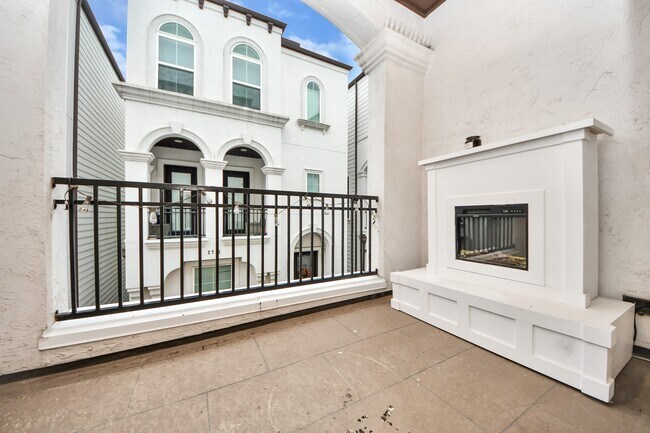 Building Photo - 2704 Freund St