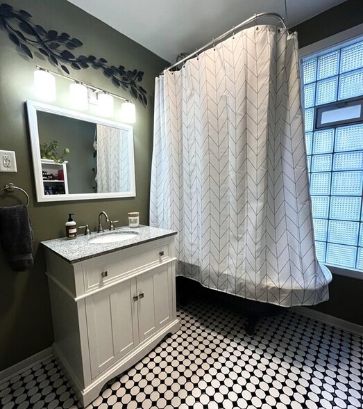 Bathroom - 1825 N 58th St