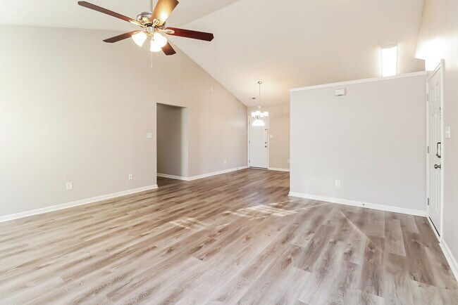 Building Photo - 3044 Hawick Commons Dr