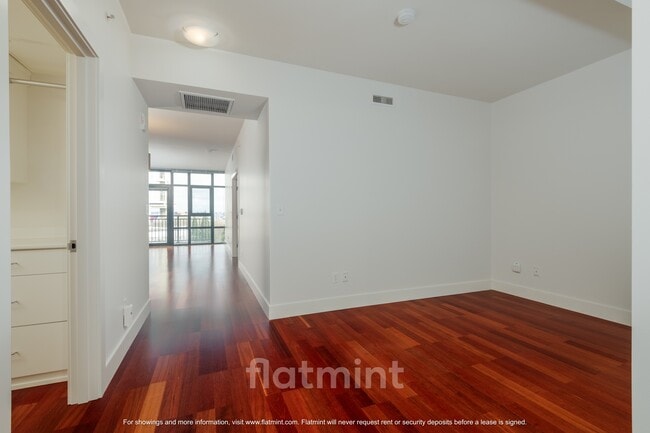 Building Photo - 2911 2nd Ave