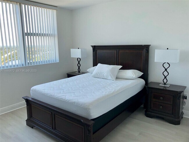 Building Photo - 2681 N Flamingo Rd