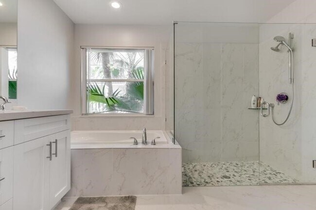 Building Photo - 5221 NW 65th Ave