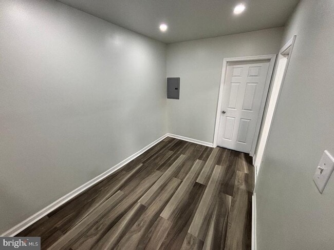 Building Photo - 223 S 49th St