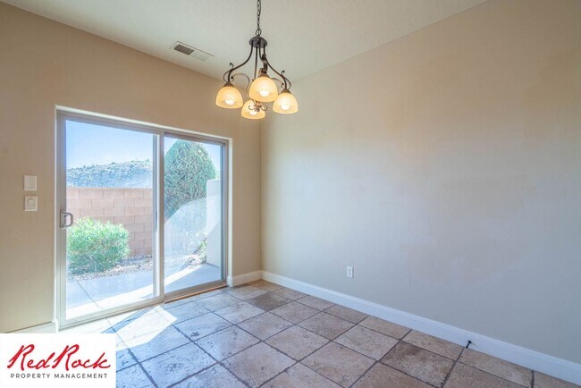 Building Photo - Dog Friendly, Beautiful Southgate Townhome!