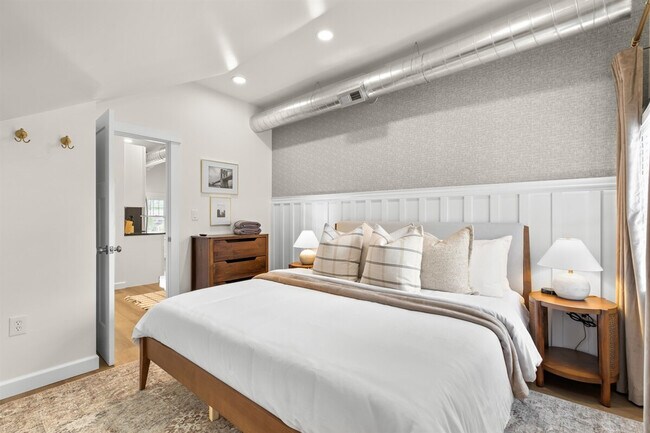 Building Photo - 221 Ardmore Dr