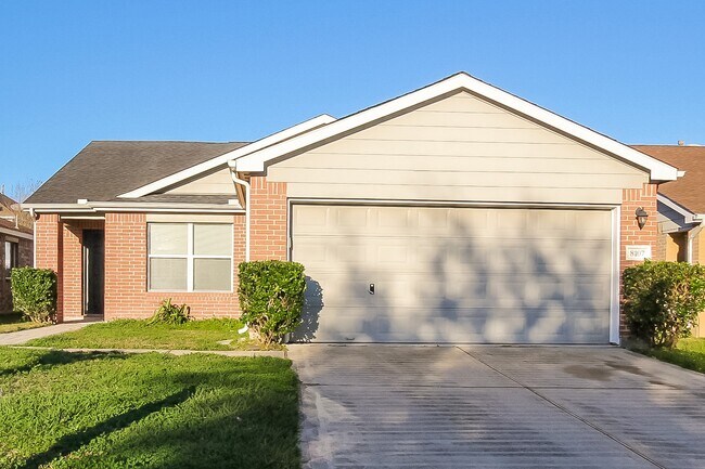 Primary Photo - 8107 Sanders Glen Ln