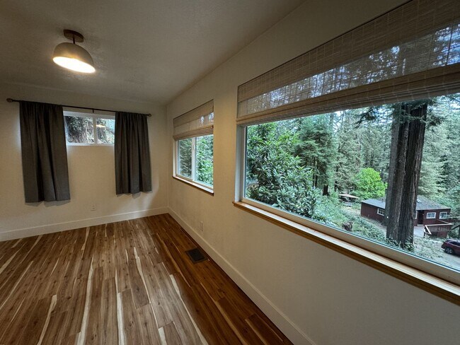 Building Photo - 1604 Square foot modern multi level home minutes from Occidental, storage, primary suite, large y...