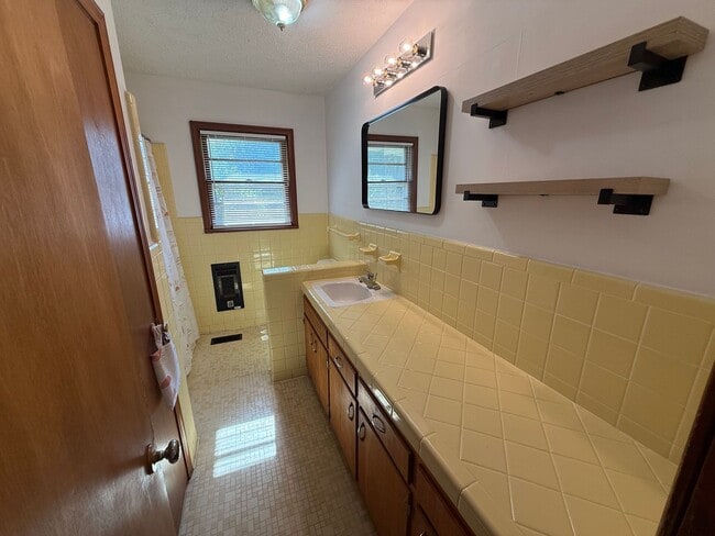 Building Photo - Guntersville, AL Home for Rent!