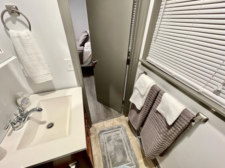 Building Photo - 145 Ridgeway Dr W