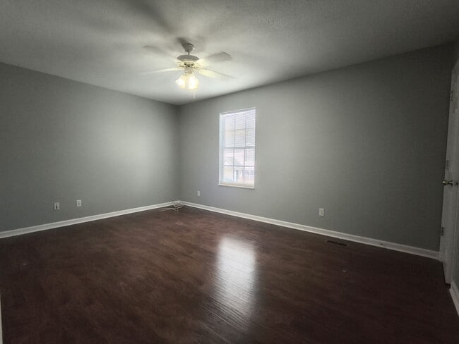 Building Photo - Updated 2br/1.5ba condo in heart of North Knoxville