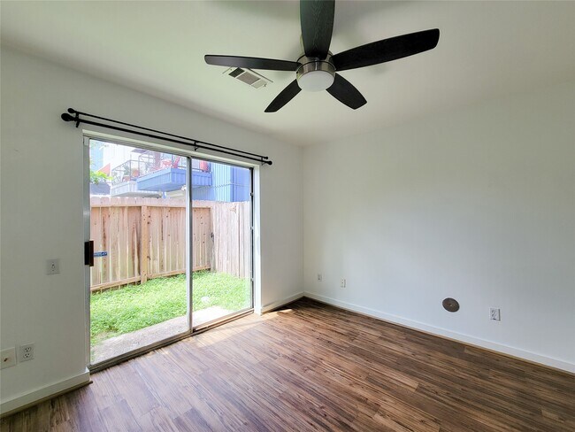 Building Photo - 2605 Calumet St