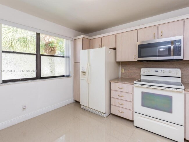 Building Photo - 11202 Taft St