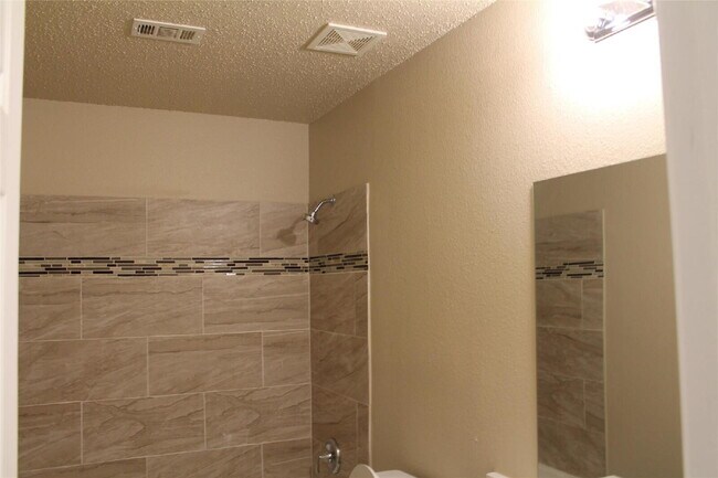 Building Photo - 4518 Hamilton Ave