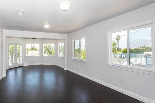Primary Photo - 259 E Crescent Ave