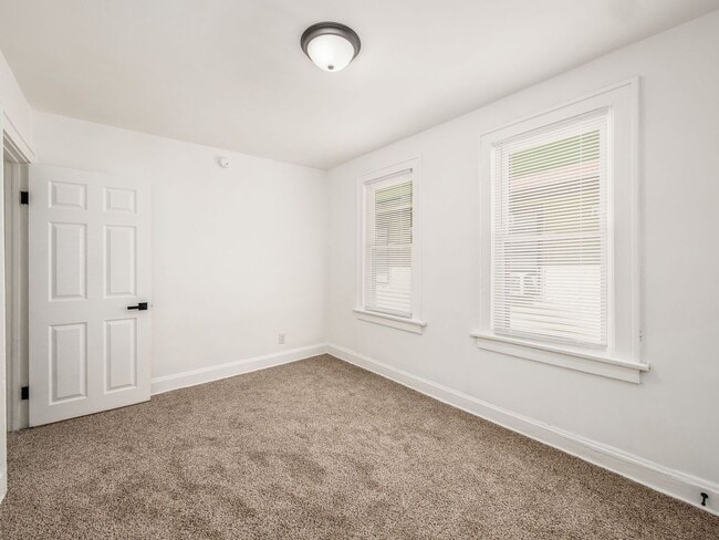 Building Photo - 1359 N 6th St