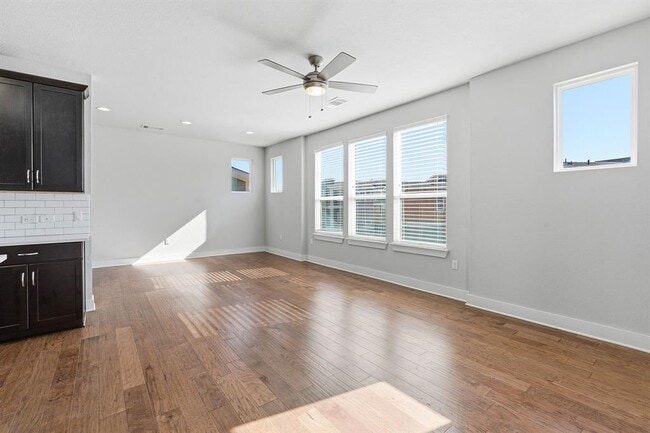 Building Photo - 1912 Dinsdale Ln