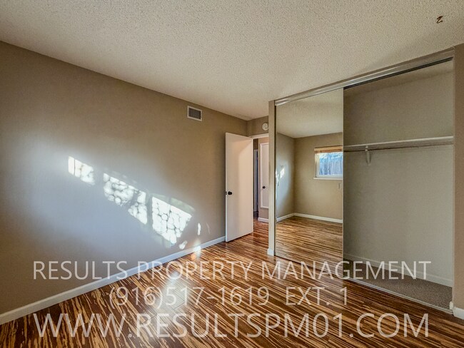 Building Photo - Spacious 4 Bedroom Home with Fenced Yard in North Highlands