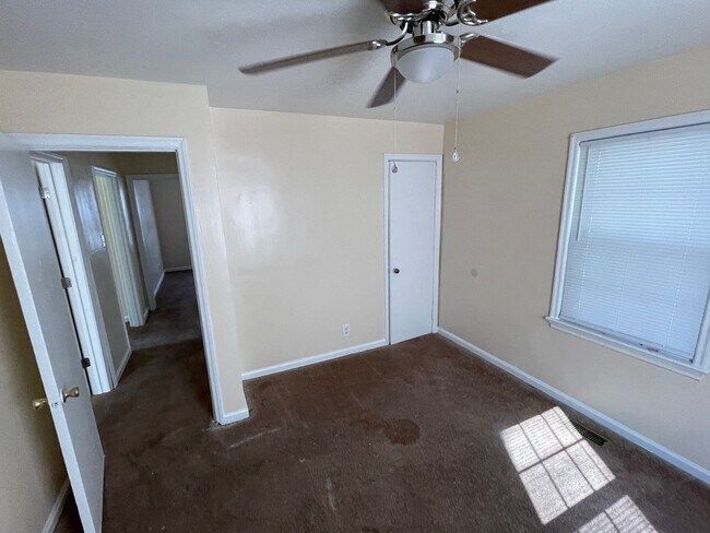 Building Photo - 2 Bedroom House - Section 8 Accepted
