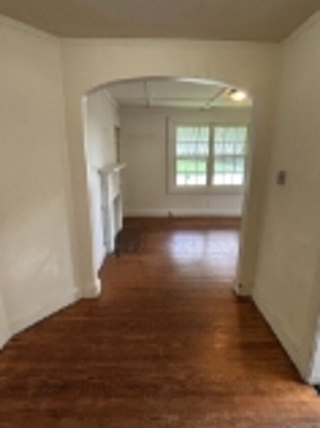 Building Photo - 147-B Center Street