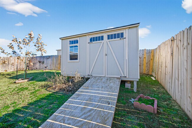 Building Photo - 22615 Harrington Field Dr