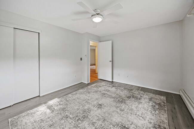 Building Photo - 486 Oak Ave