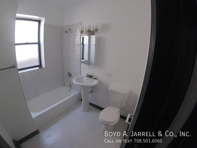 Building Photo - 68 E 57th St