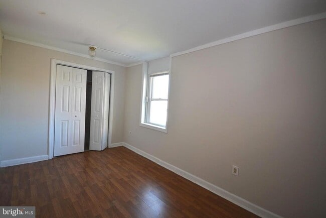 Building Photo - 105 E North Ave