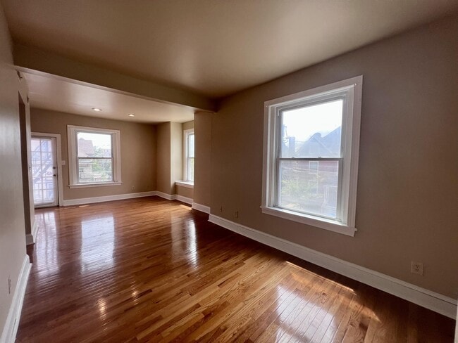 Building Photo - 1303 W 13th St