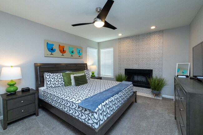Building Photo - 2213 Park Hill Dr