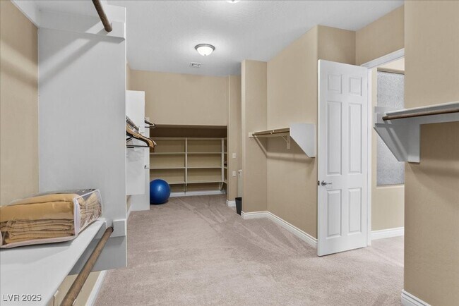 Building Photo - 11 Carolina Cherry Dr