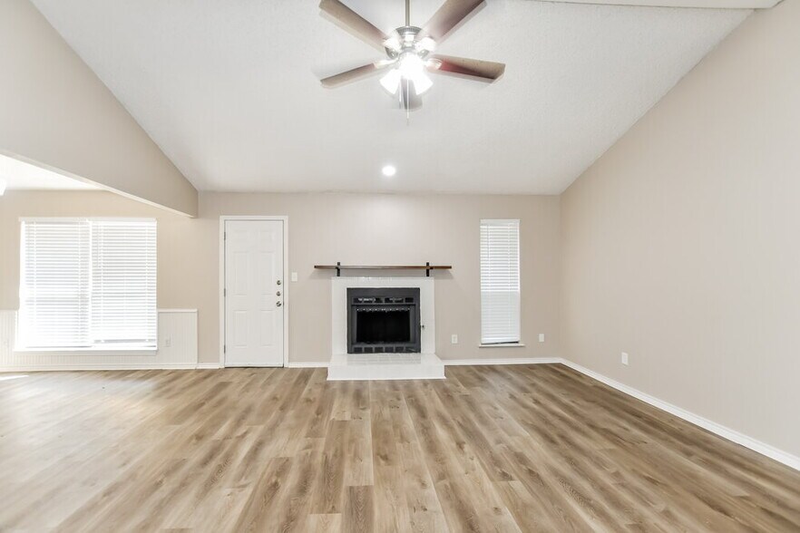 Building Photo - 308 Southlake Dr