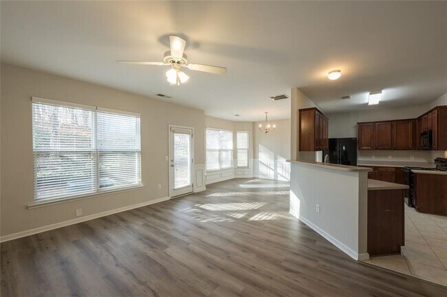 Building Photo - 204 Parc View Ln