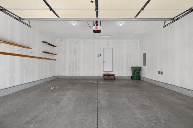 Building Photo - 3 Bedroom 3.5 bath