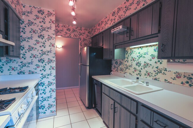 Building Photo - 4410 W 111th St