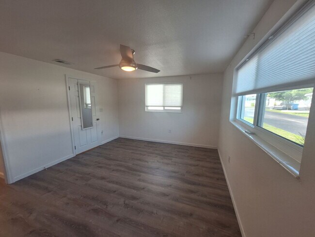 Building Photo - Charming Villa for Rent in Venice Gardens