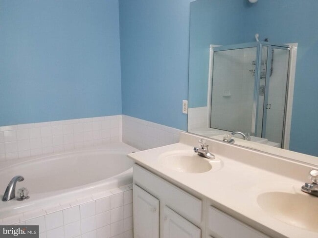Building Photo - 11453 Log Ridge Dr